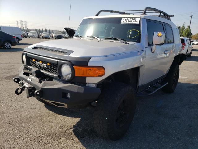 JTEBU11F170072840 - 2007 TOYOTA FJ CRUISER SILVER photo 2