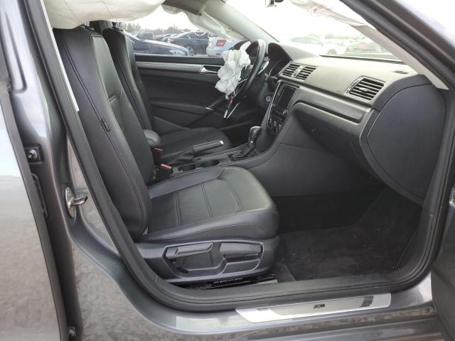 1VWDT7A33HC008613 - 2017 VOLKSWAGEN PASSAT R-L GRAY photo 5