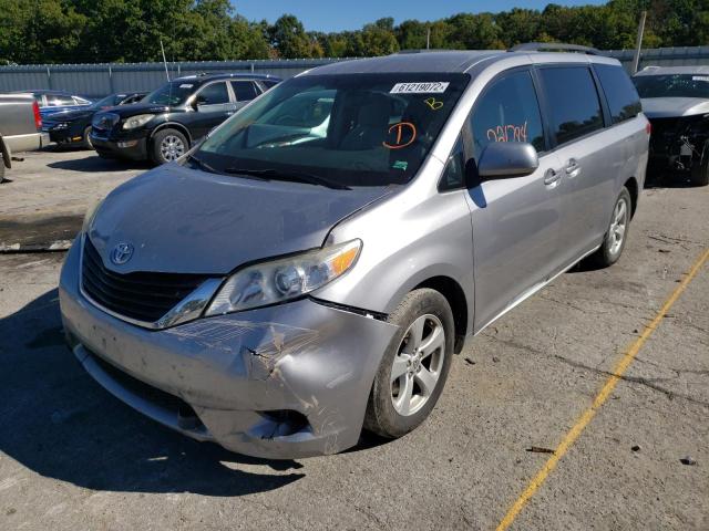 5TDKK3DC2BS035955 - 2011 TOYOTA SIENNA LE SILVER photo 2