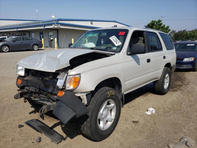 JT3GM84R3W0026678 - 1998 TOYOTA 4RUNNER SILVER photo 2