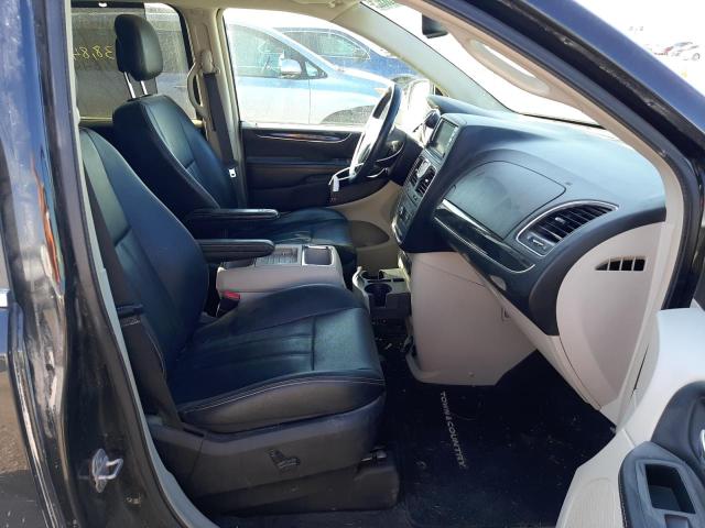 2C4RC1CG9DR590028 - 2013 CHRYSLER TOWN & COU CHARCOAL photo 5