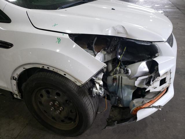 1FMCU0F70EUD25376 - 2014 FORD ESCAPE S WHITE photo 9