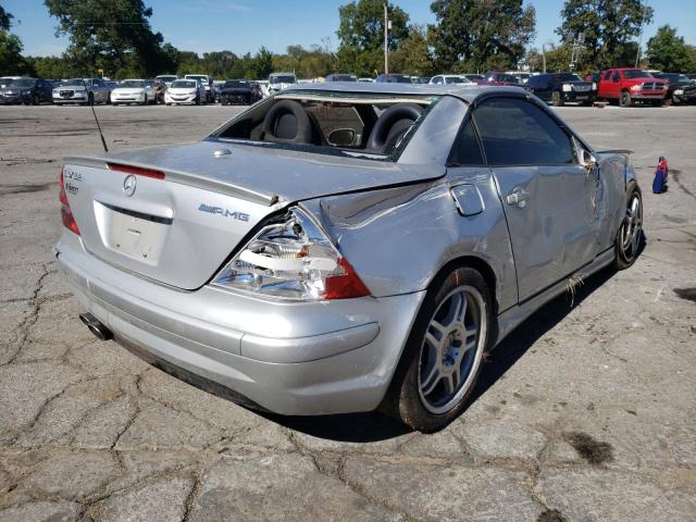 WDBKK66F02F262729 - 2002 MERCEDES-BENZ SLK 32 AMG SILVER photo 4