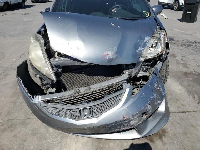 JHMGE88409S003325 - 2009 HONDA FIT GRAY photo 9