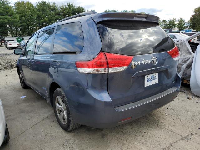 5TDKK3DC1DS384947 - 2013 TOYOTA SIENNA LE BLUE photo 3