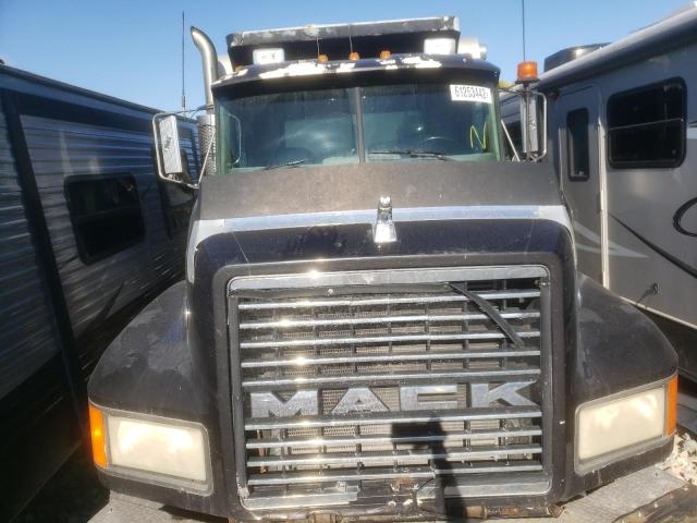 1M2AD62C8YW010413 - 2000 MACK 700 CL700 BLACK photo 7