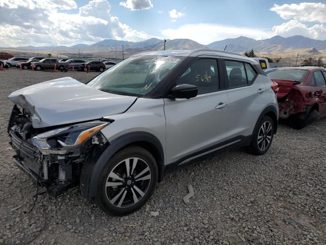 3N1CP5CU4KL556082 - 2019 NISSAN KICKS S SILVER photo 2