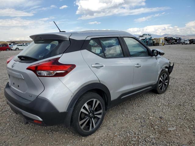 3N1CP5CU4KL556082 - 2019 NISSAN KICKS S SILVER photo 4