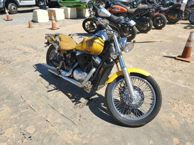 JH2RC44022K620878 - 2002 HONDA VT750 DC YELLOW photo 1