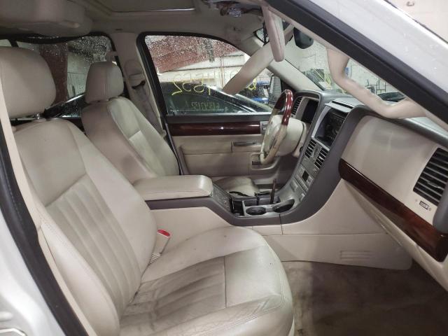 5LMEU88H64ZJ36145 - 2004 LINCOLN AVIATOR WHITE photo 5