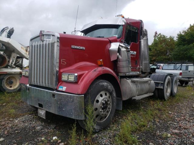 1XKWD40X4AJ267788 - 2010 KENWORTH CONSTRUCTI RED photo 2