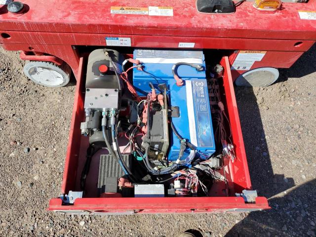 16915162 - 2022 MEC LIFT RED photo 7