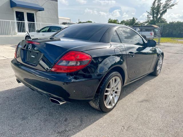 WDBWK54F19F211460 - 2009 MERCEDES-BENZ SLK 300 BLACK photo 4