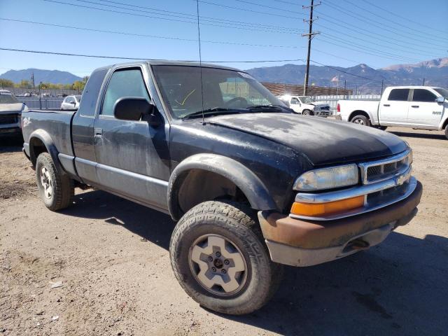 1GCCT19W028159803 - 2002 CHEVROLET S TRUCK S1 BLACK photo 1