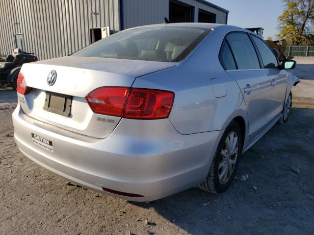 3VWDX7AJXDM393275 - 2013 VOLKSWAGEN JETTA SE SILVER photo 4