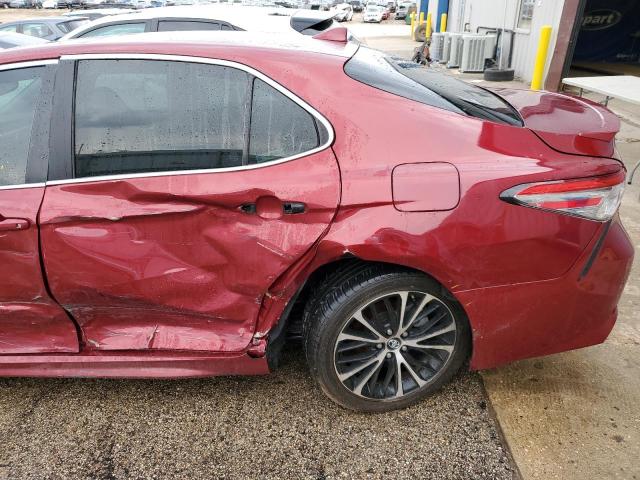 4T1B11HK0JU533702 - 2018 TOYOTA CAMRY LE A Қызыл фото 9