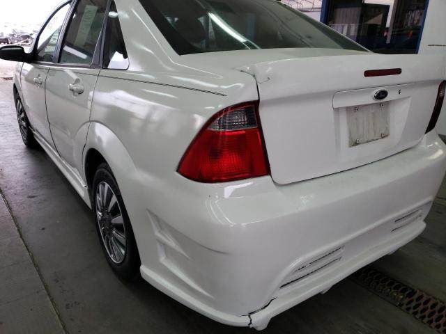 1FAFP34NX6W135978 - 2006 FORD FOCUS ZX4 WHITE photo 9