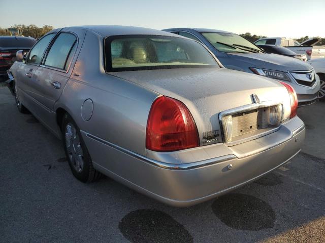 1LNHM83W14Y634555 - 2004 LINCOLN TOWN CAR U SILVER photo 3