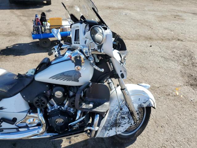 56KTCAAA4H3346168 - 2017 INDIAN MOTORCYCLE CO. CHIEFTAIN WHITE photo 5