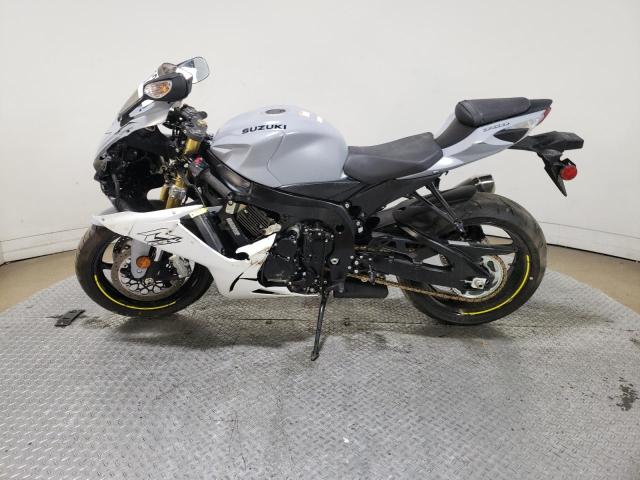 JS1GR7MA6N7101181 - 2022 SUZUKI GSX-R750 SILVER photo 2