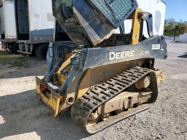 1T0323EKLJJ326529 - 2018 JOHN DEERE 323E YELLOW photo 2