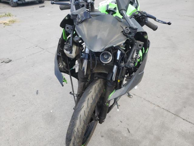 JKAEXKG12JDA11472 - 2018 KAWASAKI EX400 GREEN photo 9