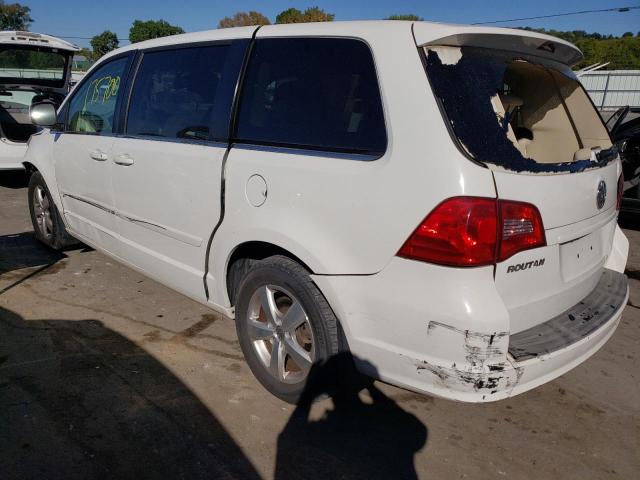 2V4RW3D10AR167210 - 2010 VOLKSWAGEN ROUTAN SE WHITE photo 3