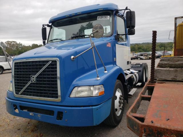 4V4MC9DF4CN552995 - 2012 VOLVO VN VNM BLUE photo 2