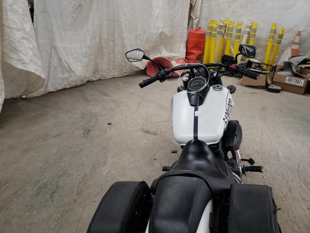 JH2RC537XKK901119 - 2019 HONDA VT750 C2B WHITE photo 5