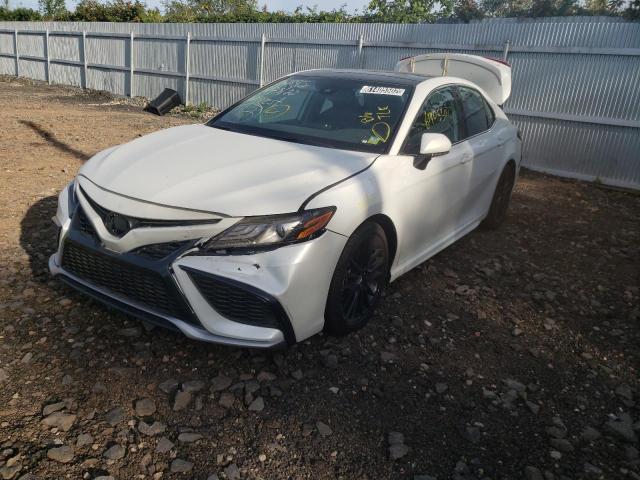 4T1K61AK3NU033129 - 2022 TOYOTA CAMRY XSE WHITE photo 2