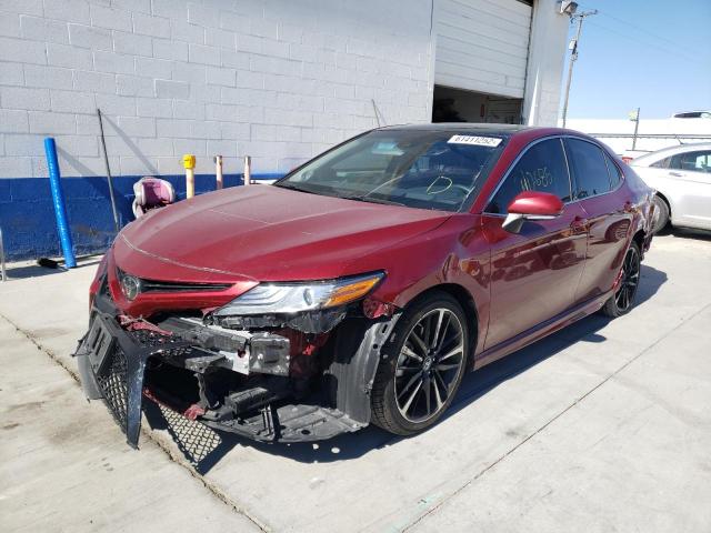 4T1BZ1HK6JU500874 - 2018 TOYOTA CAMRY XSE MAROON photo 2