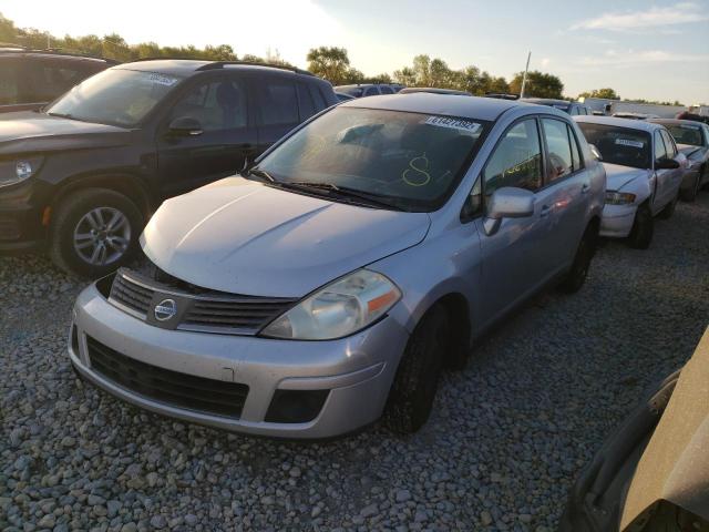 3N1BC11E79L441725 - 2009 NISSAN VERSA S SILVER photo 2