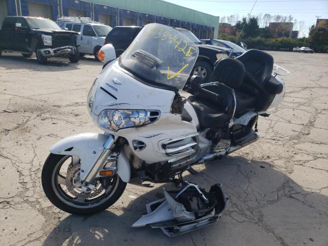 1HFSC47425A409379 - 2005 HONDA GL1800 A WHITE photo 2