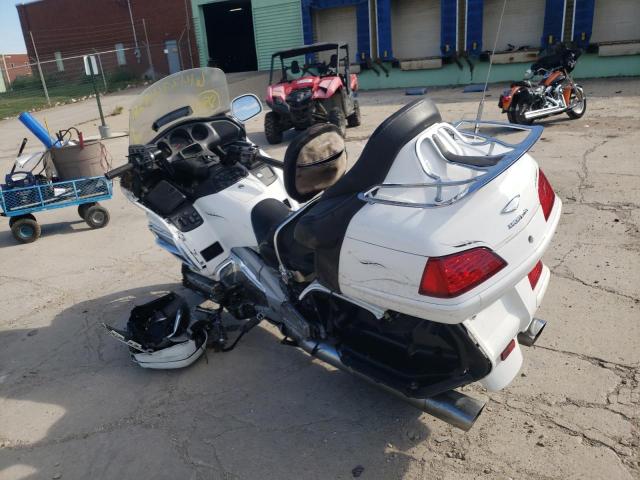 1HFSC47425A409379 - 2005 HONDA GL1800 A WHITE photo 3