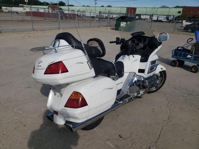 1HFSC47425A409379 - 2005 HONDA GL1800 A WHITE photo 4