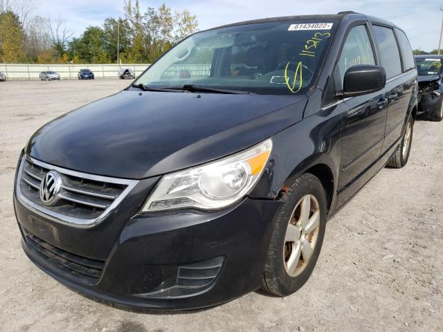 2V4RW3DG6BR695744 - 2011 VOLKSWAGEN ROUTAN SE BLACK photo 2