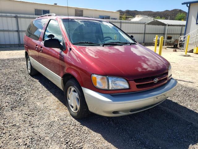 4T3ZF13CXWU026773 - 1998 TOYOTA SIENNA LE RED photo 1