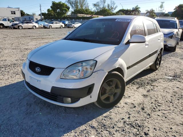 KNADE163266065946 - 2006 KIA RIO 5 WHITE photo 2