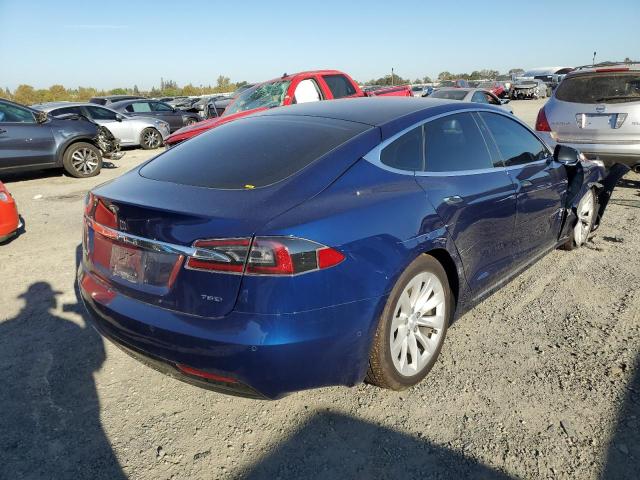 5YJSA1E27JF235911 - 2018 TESLA MODEL S Azul foto 4