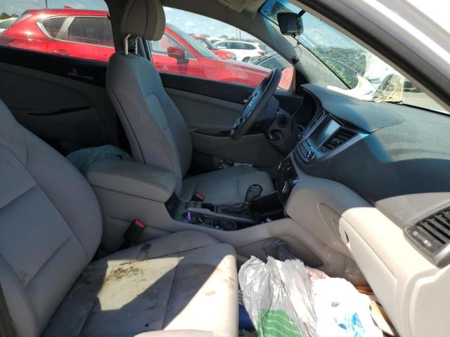 KM8J3CA48JU764909 - 2018 HYUNDAI TUCSON SEL WHITE photo 5