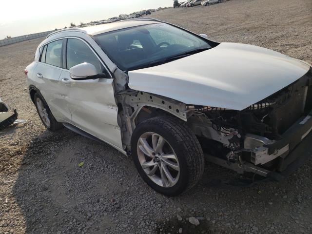 SJKCH5CP3HA028941 - 2017 INFINITI QX30 BASE WHITE photo 1
