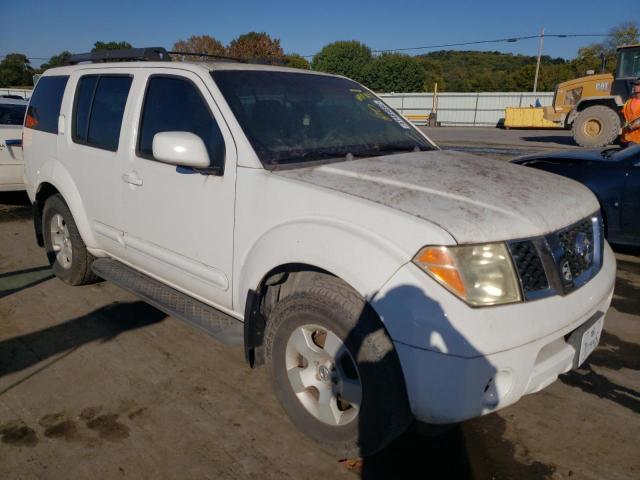 5N1AR18U46C679359 - 2006 NISSAN PATHFINDER WHITE photo 1