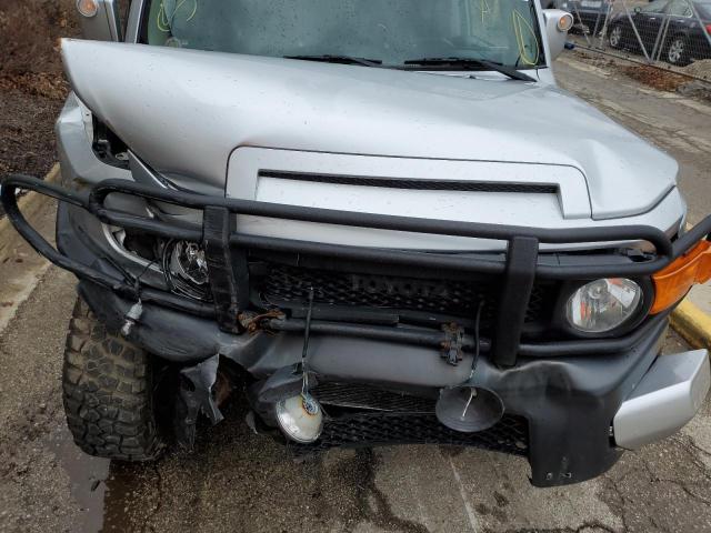 JTEBU11F370095696 - 2007 TOYOTA FJ CRUISER SILVER photo 7