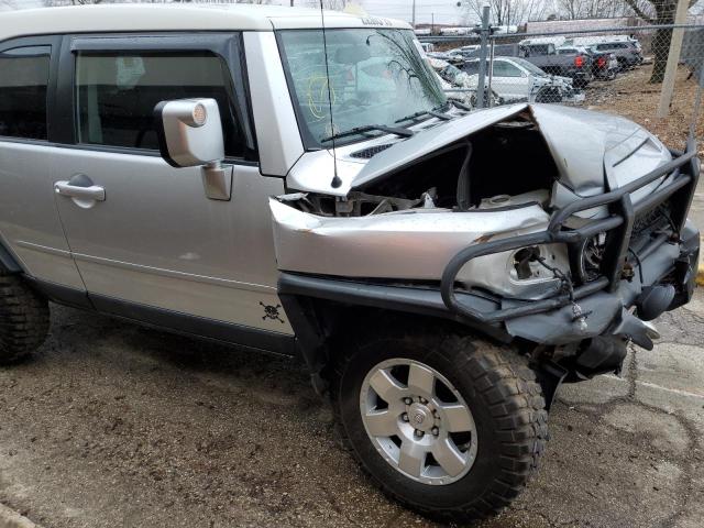 JTEBU11F370095696 - 2007 TOYOTA FJ CRUISER SILVER photo 9