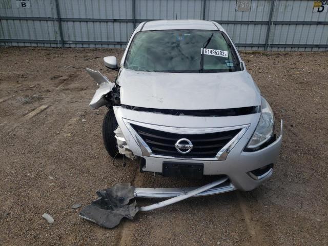 3N1CN7AP5JL887766 - 2018 NISSAN VERSA SILVER photo 7