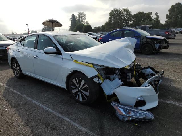 1N4BL4DV6NN331355 - 2022 NISSAN ALTIMA SV WHITE photo 1