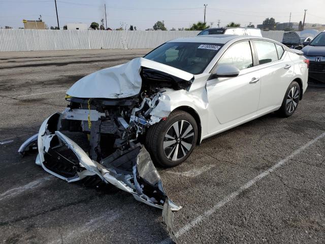 1N4BL4DV6NN331355 - 2022 NISSAN ALTIMA SV WHITE photo 2