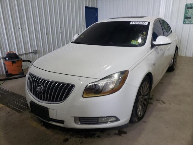 W04G05GV5B1073224 - 2011 BUICK REGAL CXL WHITE photo 2