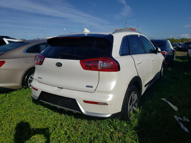 KNDCC3LC7H5059069 - 2017 KIA NIRO EX WHITE photo 4