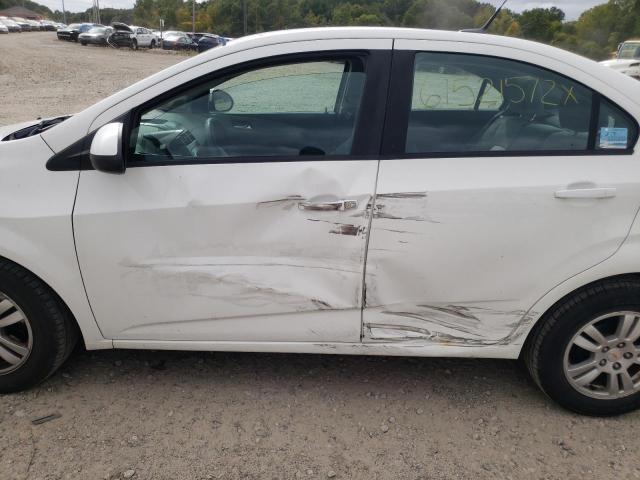 1G1JA5SH5C4154078 - 2012 CHEVROLET SONIC LS WHITE photo 9